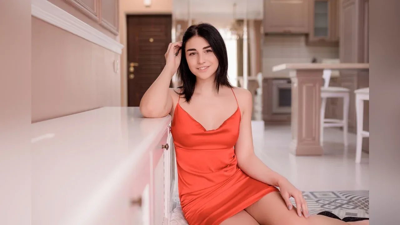 A beautiful and seductive lady here to fulfil all your needs Gallery Photo
