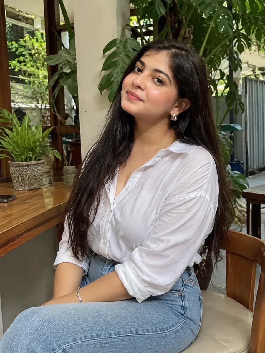 A VIP and busty hottie escort girl available in Srinagar for you