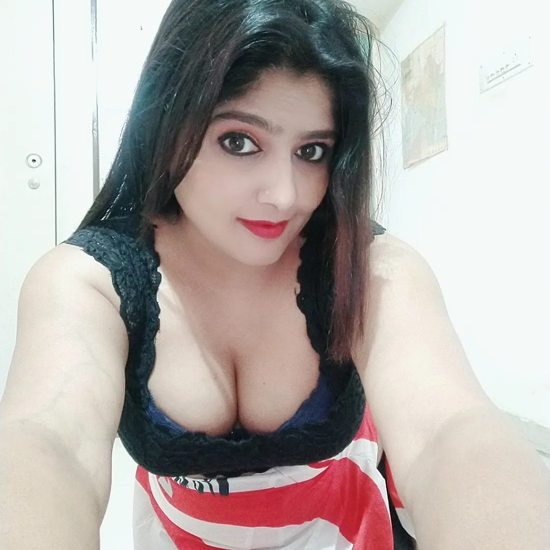 I am ideal mature call girl here for you who likes to be well treated