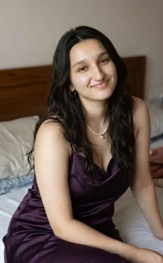 Hot and sexy dating call girl in Varanasi ready to provide you with an amazing experience in bed Gallery Photo