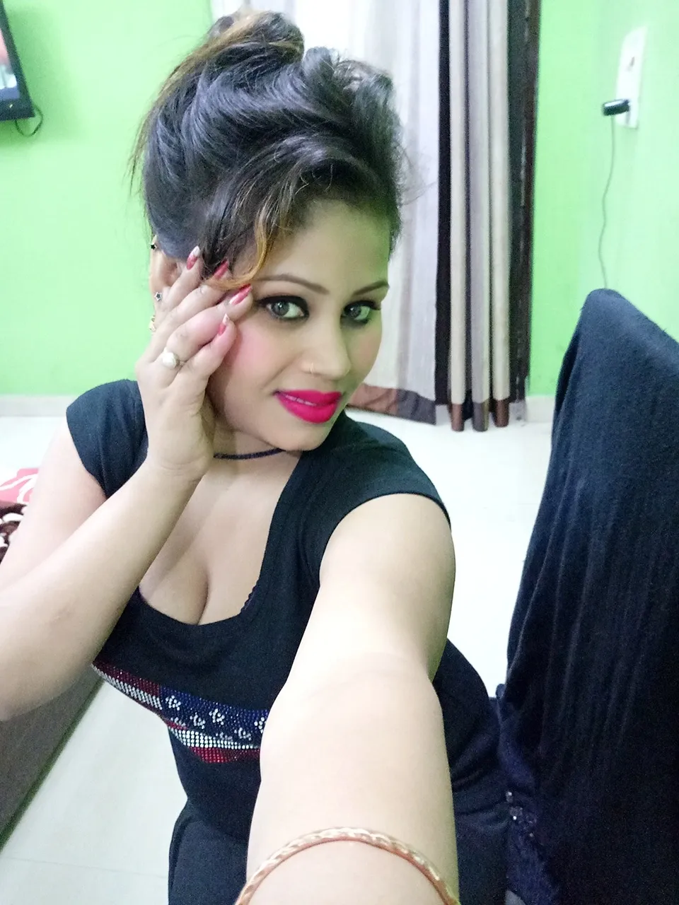 Real meetings and video calls with genuine call girls in Ghaziabad