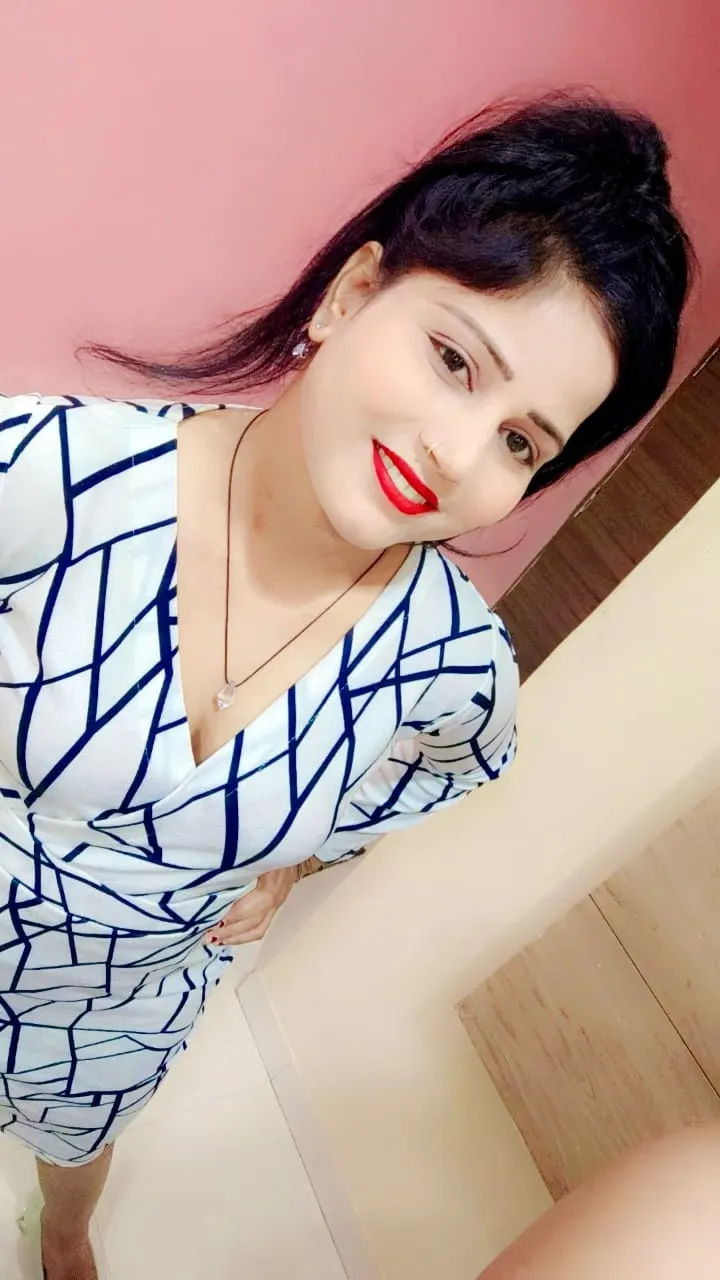 Bootylicious desi call girl in Kolkata who can fulfil your all sexual desires