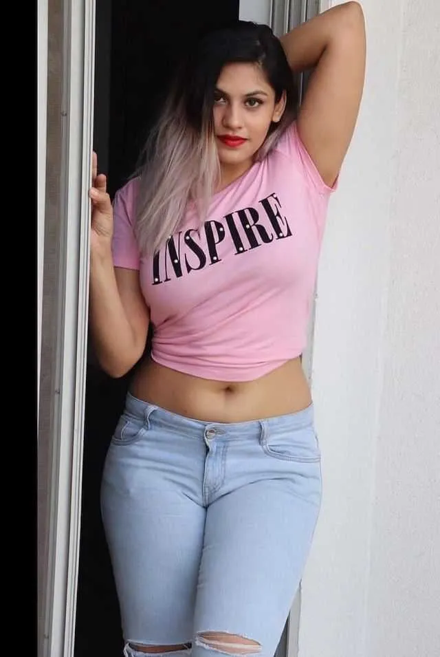 A high profile call girl in Kolkata to treat you right Gallery Photo