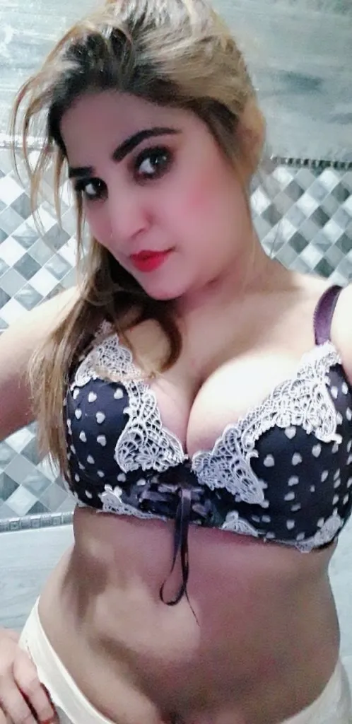 Jaipur Sexy Escort Girl Will Satisfy You With Her Big Tiny Boobs