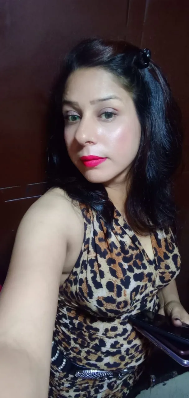 A lively and highly sensual bhabi call girl in Bhopal for erotic pleasure Gallery Photo