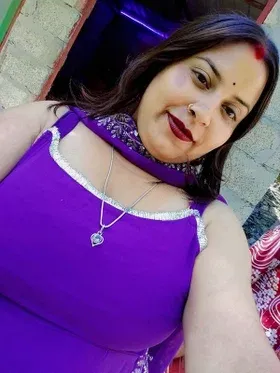 Sensual encounters with Morena Sexy Curvy Aunty