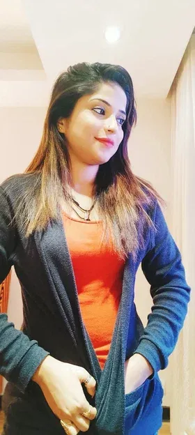 A Sexy Gujarati Beauty Royal Call Girl in Navi Mumbai with an Amazing Golden Body Gallery Photo