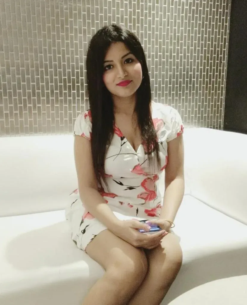 A very nice accommodating and educated young escort girl in Patiala Gallery Photo