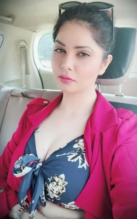 Young Face Desi Adult Call Girl in Pune Modern Companionship Gallery Photo