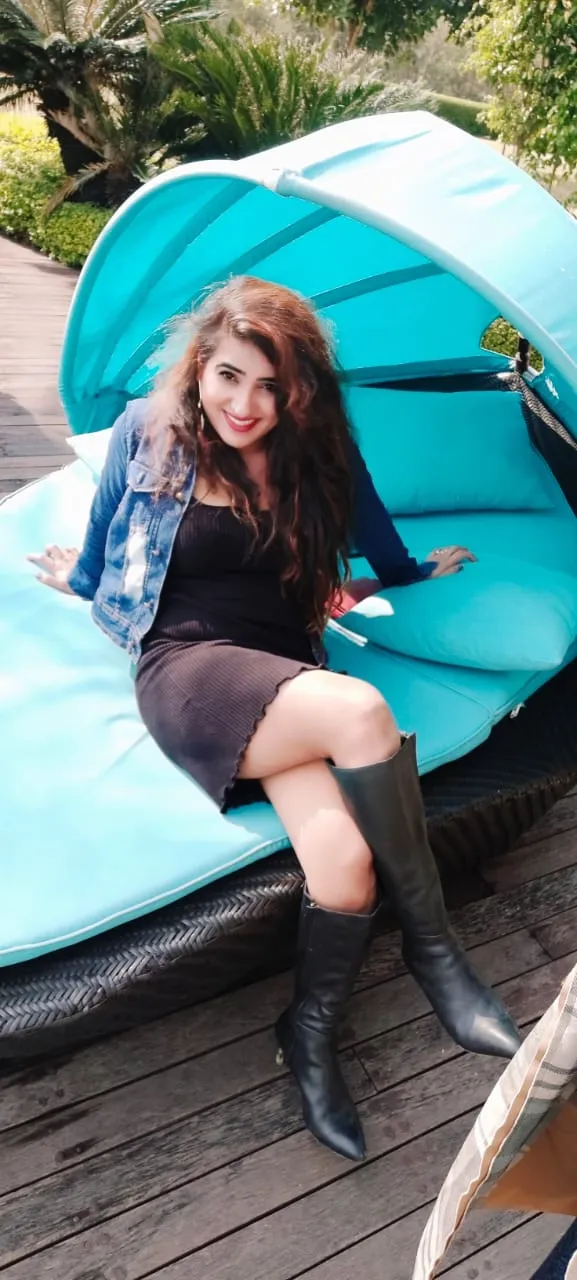 Hot young lady ready to treat you right and have fun.