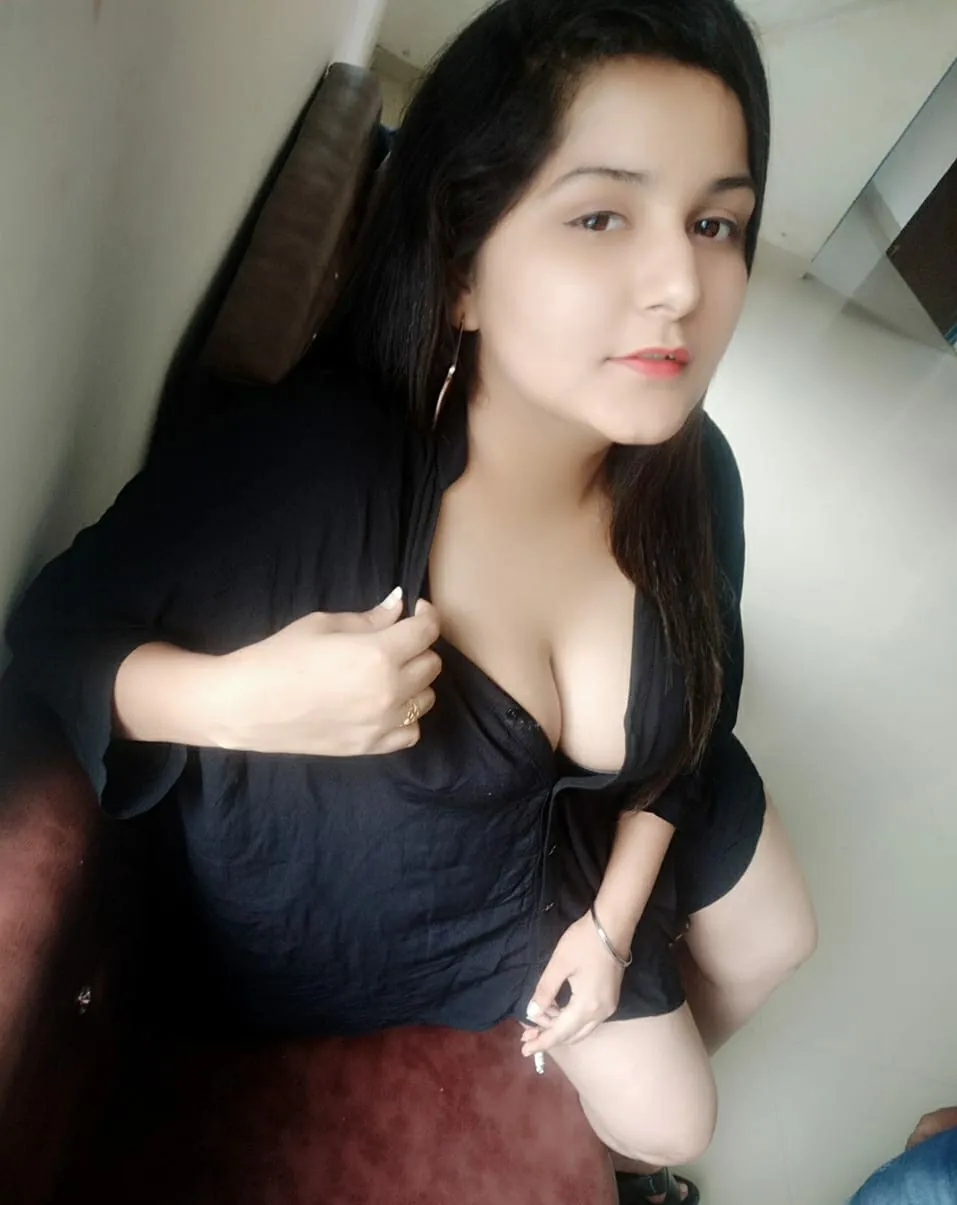 An erotic indian call girl here for those who don't like to play it safe in bed Gallery Photo